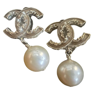 Chanel Pearl Antique Gold tone earrings - Oliver Barret