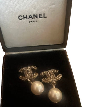Chanel Pearl Antique Gold tone earrings - Oliver Barret