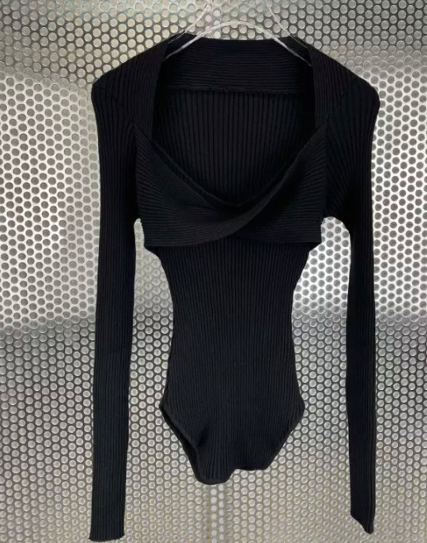 Vneck knit with asymmetrical hem - Oliver Barret